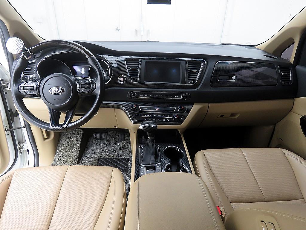 KIA Carnival - Vista 9
