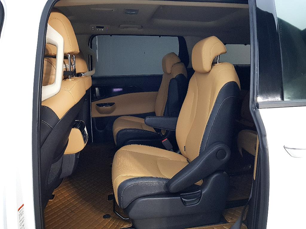 KIA Carnival - Vista 9