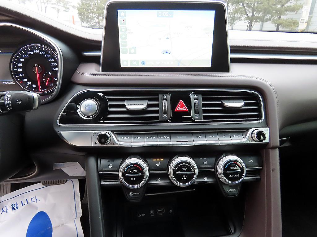 Genesis G70 - Vista 12