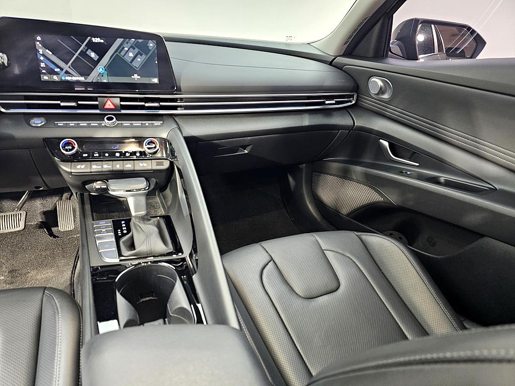 HYUNDAI Avante - Vista 9