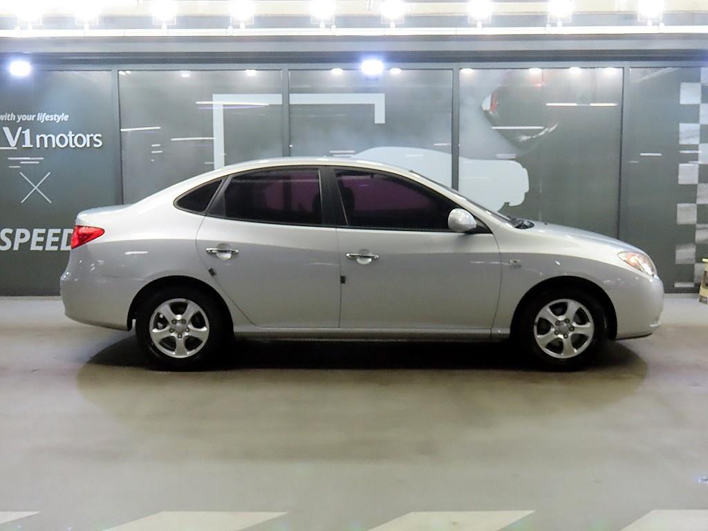 HYUNDAI Avante - Vista 3