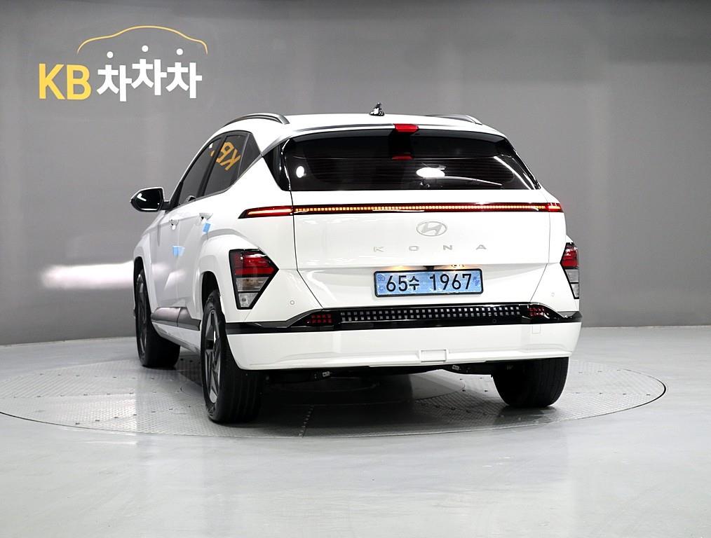 HYUNDAI Kona - Vista 4