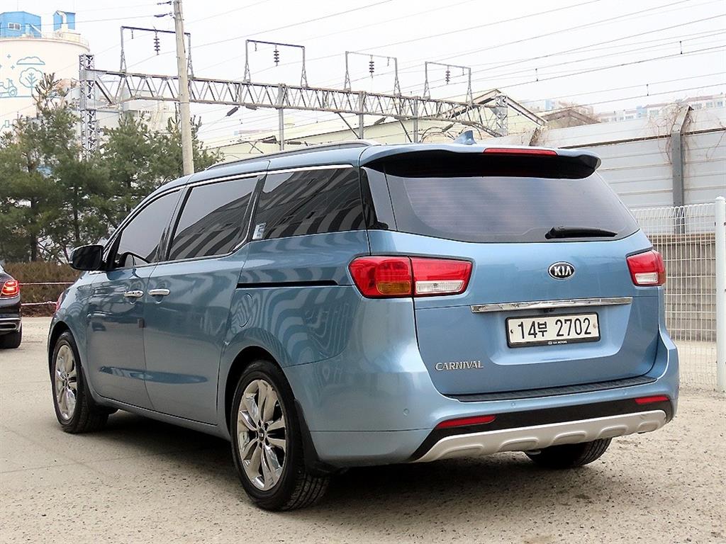 KIA Carnival - Vista 3