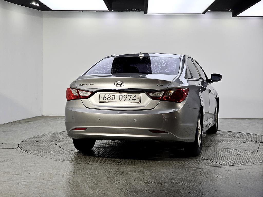 HYUNDAI Sonata - Vista 3