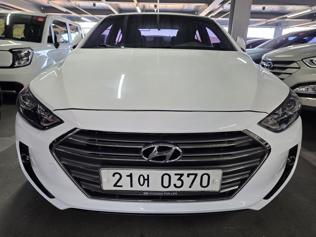 HYUNDAI Avante - Vista 12