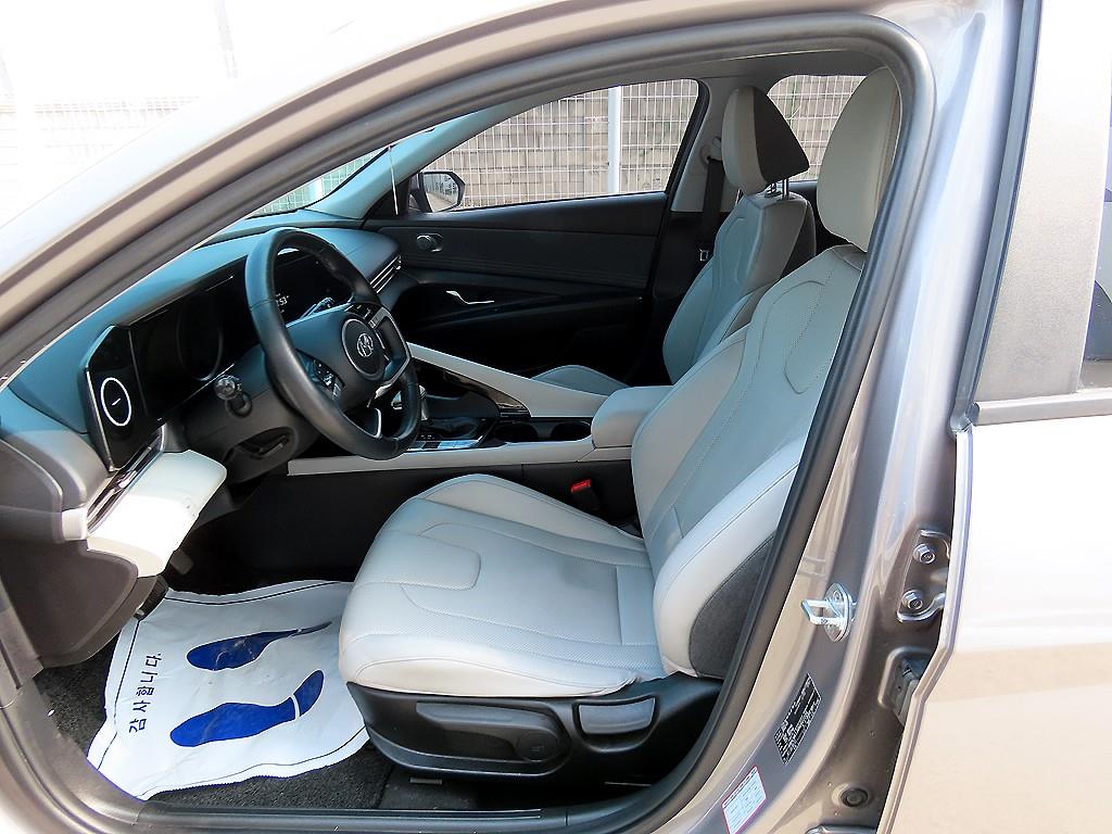 HYUNDAI Avante - Vista 5