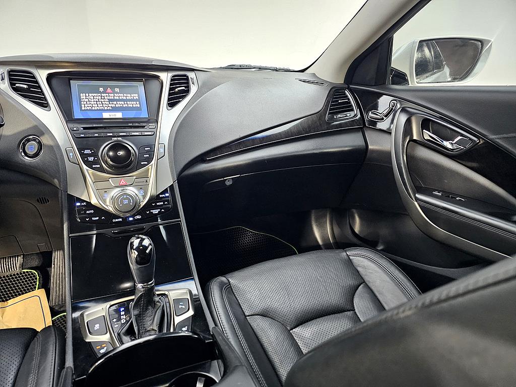 HYUNDAI Grandeur - Vista 10