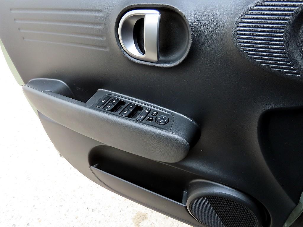 HYUNDAI Casper - Vista 9