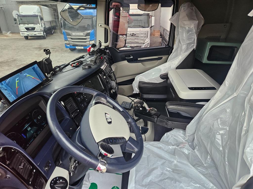 medium and large cargo truck - Vista 8