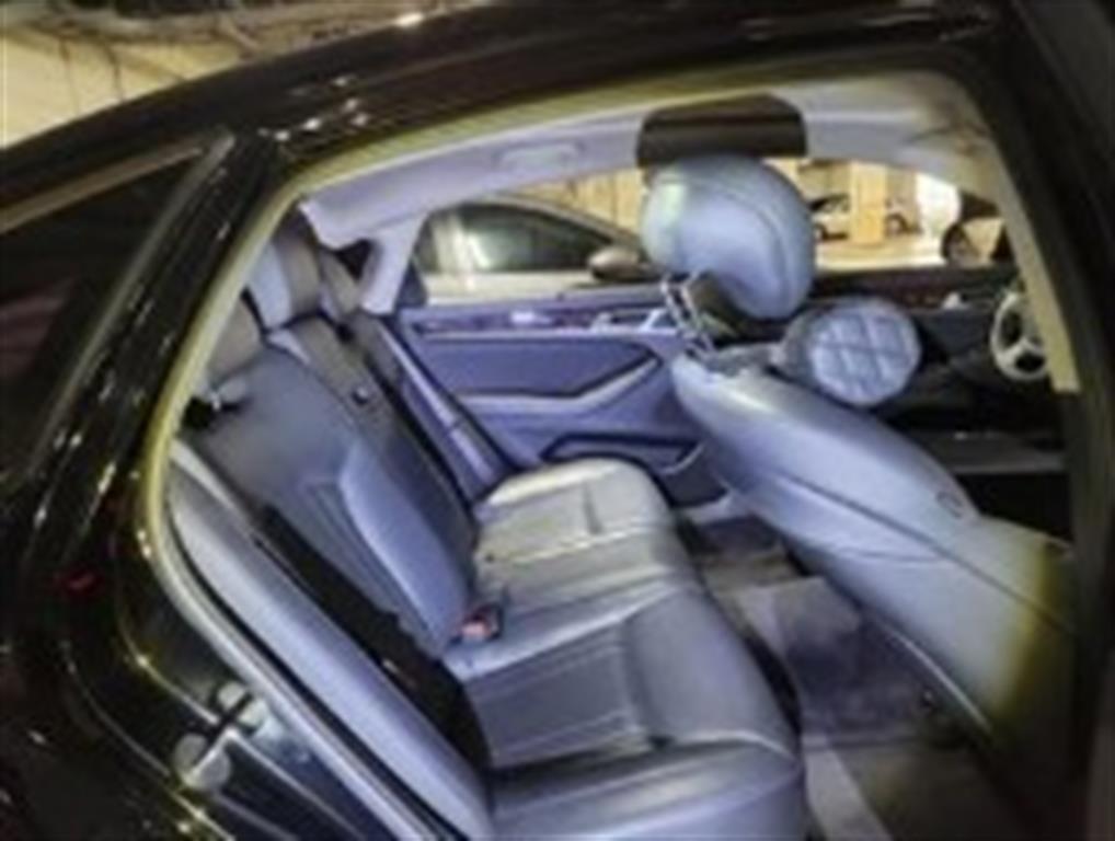 HYUNDAI Genesis - Vista 6