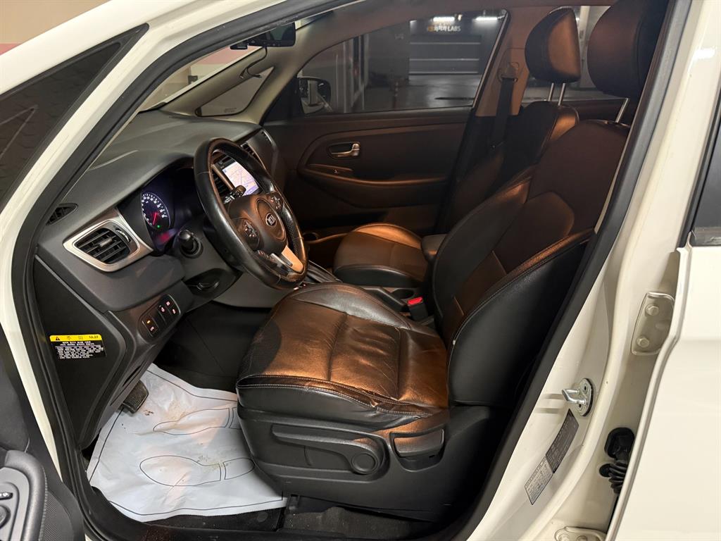 KIA Carens - Vista 10