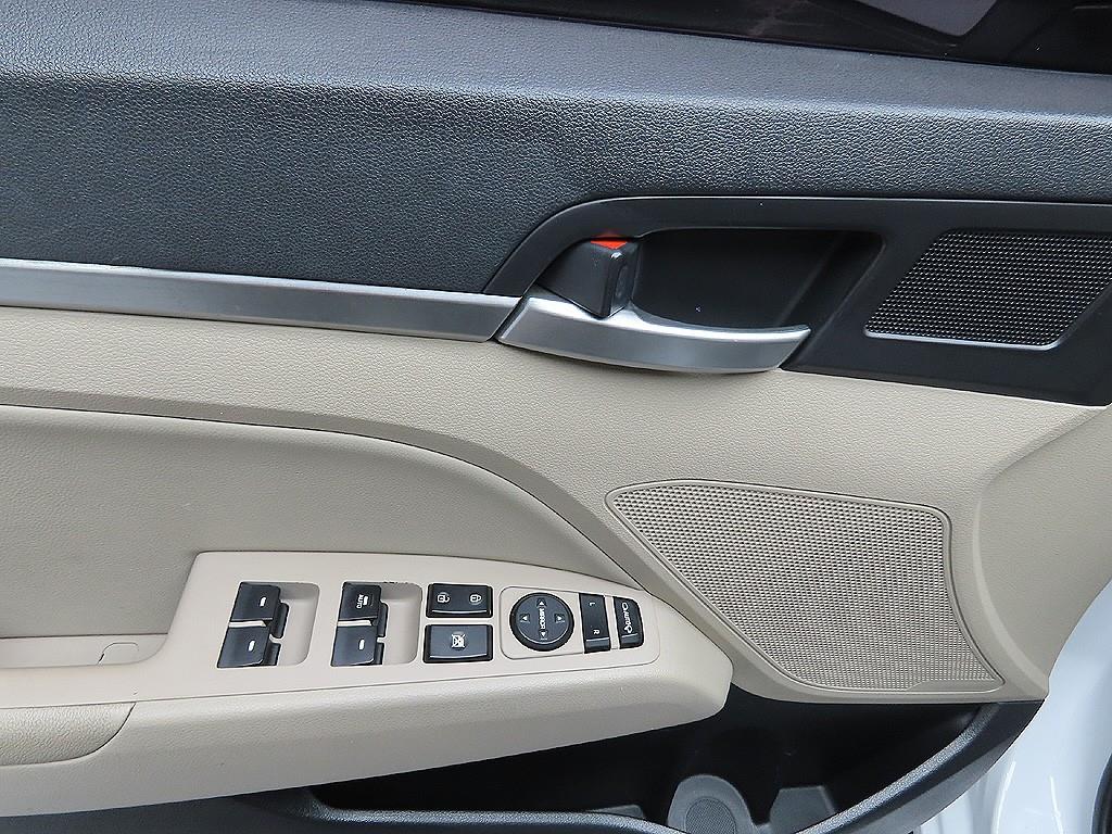 HYUNDAI Avante 2019 Blanco - Importación desde Corea - HF Imports Iquique - Foto 10