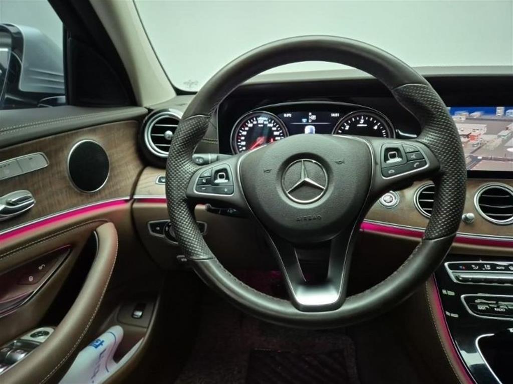 Mercedes Benz E class - Vista 9