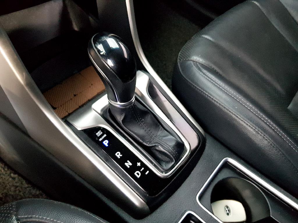 HYUNDAI i30 2016 Blanco - Importación desde Corea - HF Imports Iquique - Foto 13