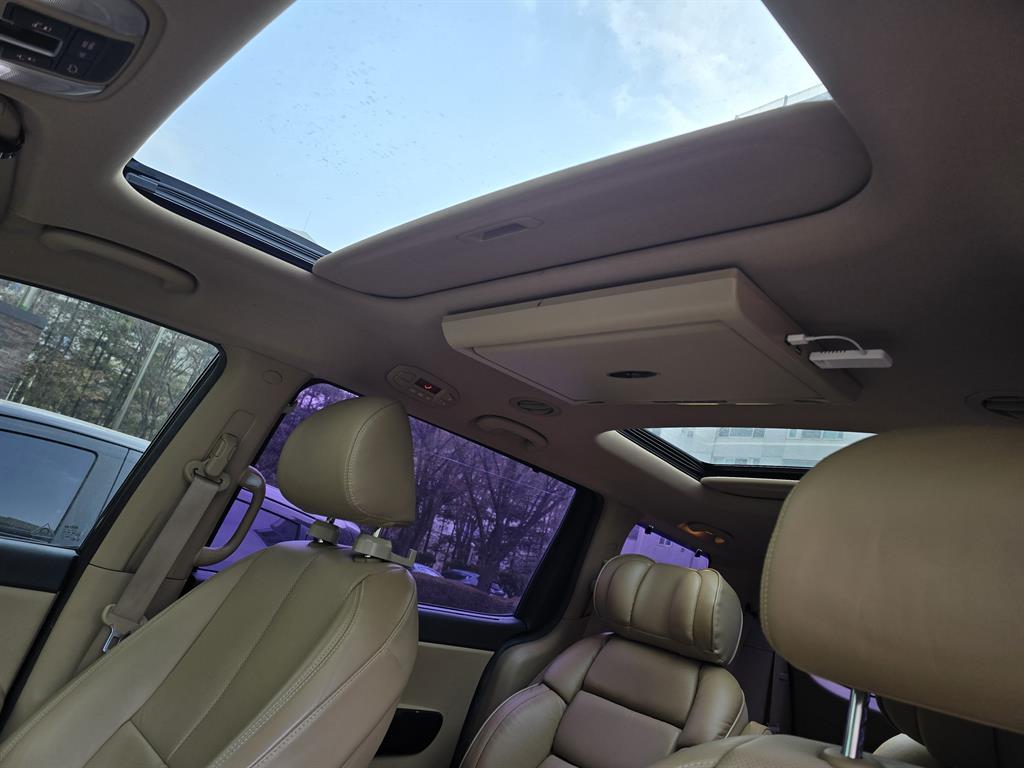 KIA Carnival - Vista 11