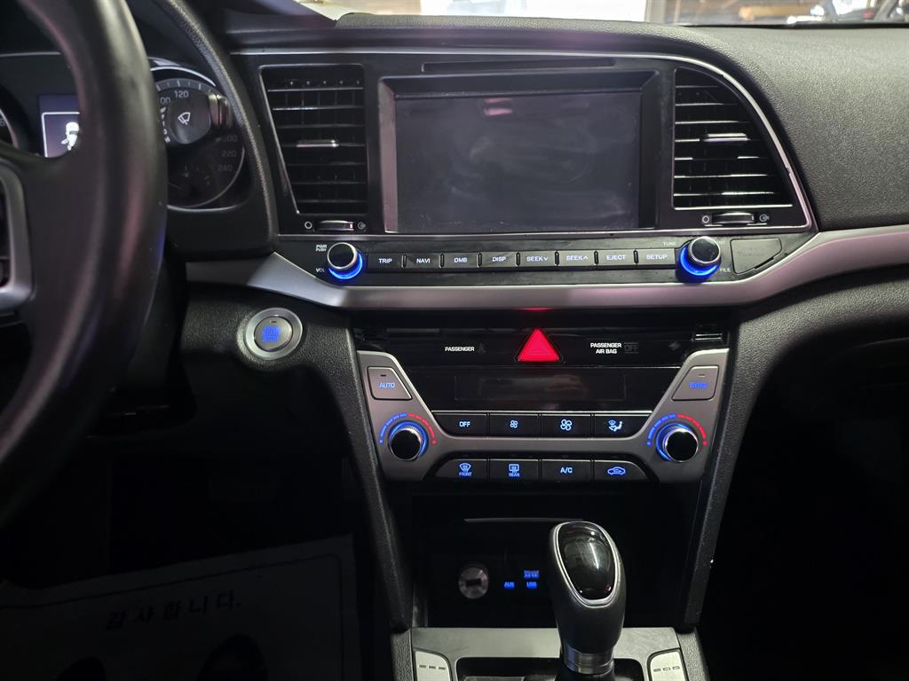 HYUNDAI Avante - Vista 4