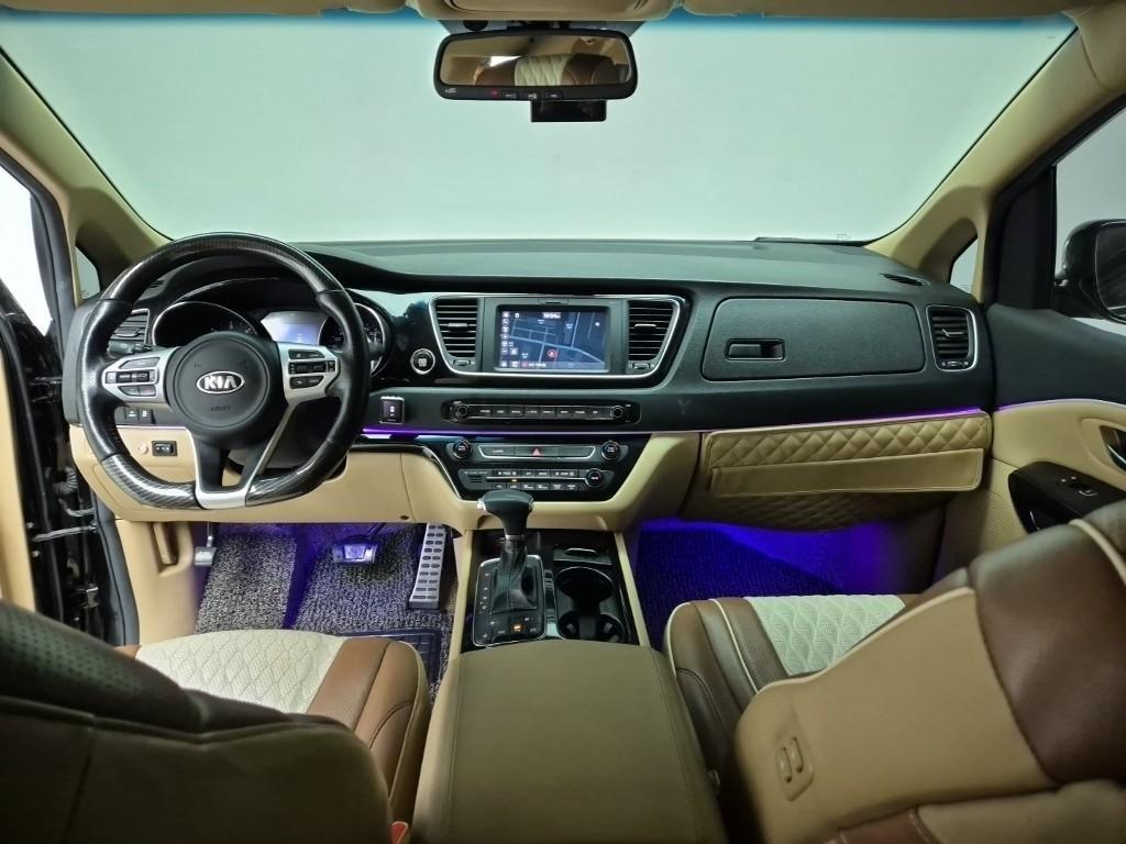 KIA Carnival - Vista 5