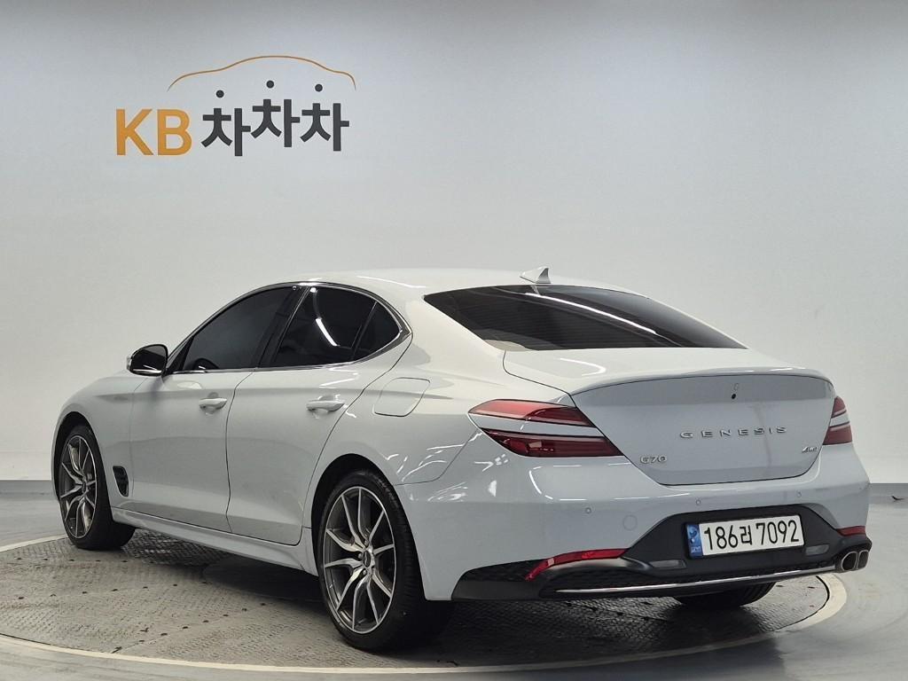 Genesis G70 - Vista 2