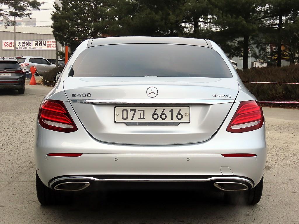 Mercedes Benz E class - Vista 4