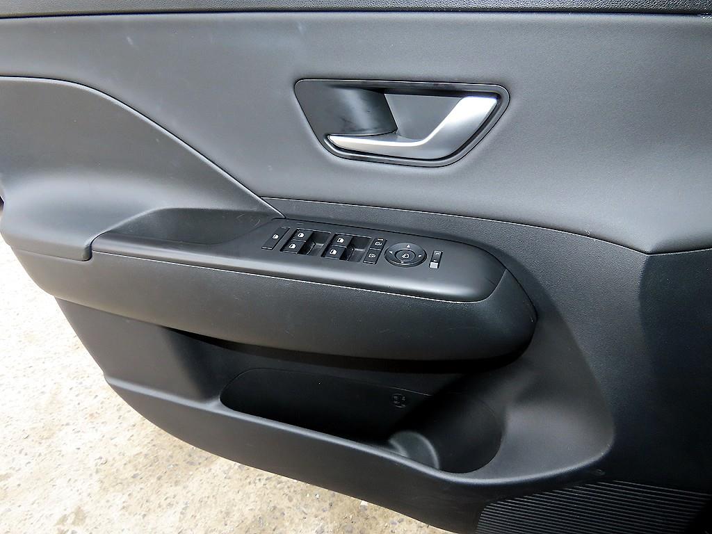 HYUNDAI Kona - Vista 12