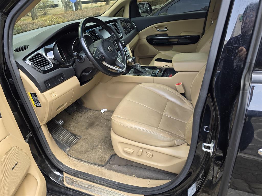 KIA Carnival - Vista 6