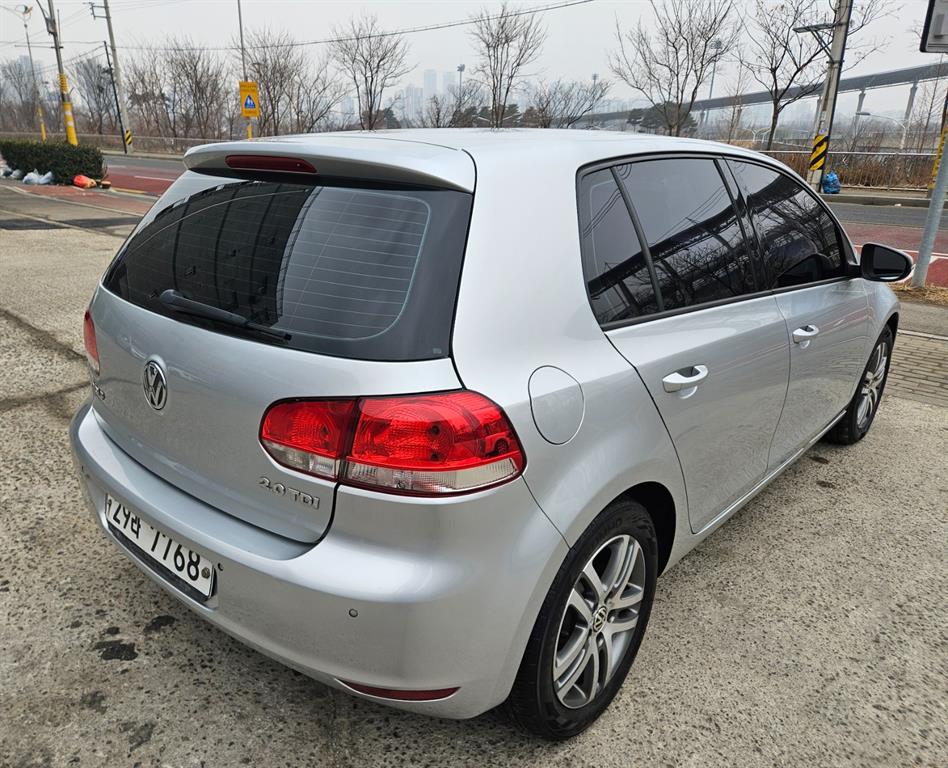Volkswagen Golf - Vista 4