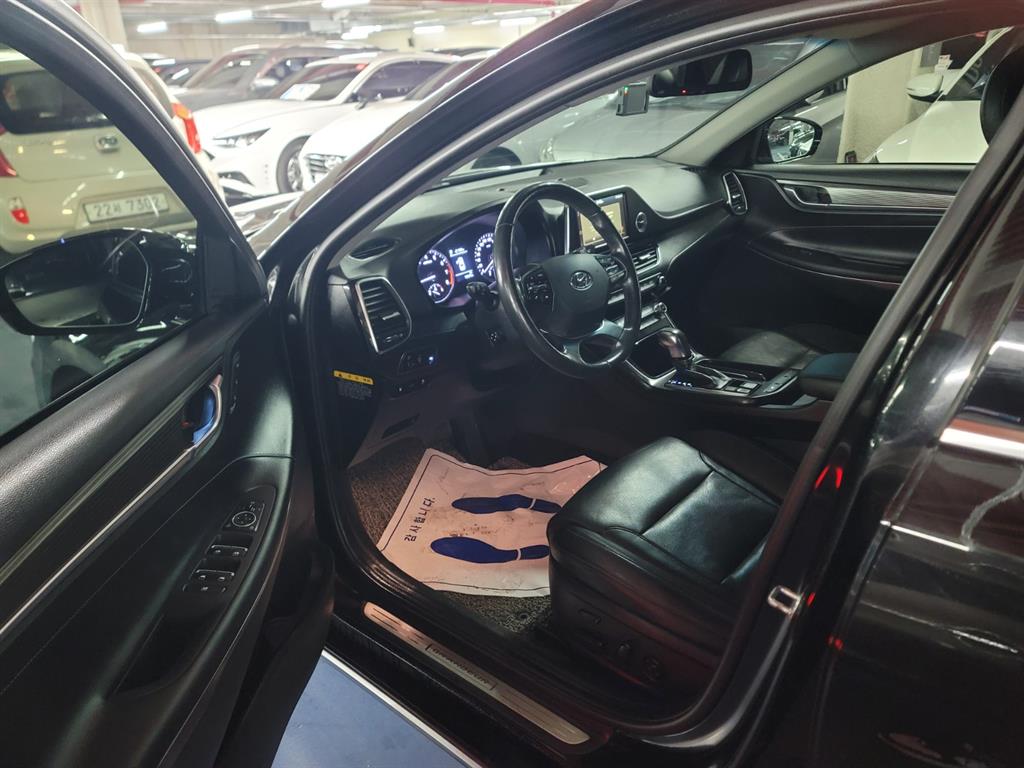 HYUNDAI Grandeur - Vista 7