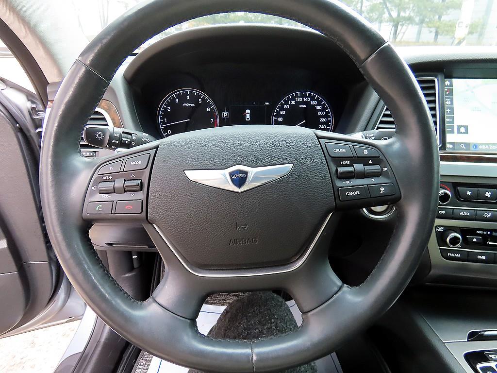 HYUNDAI Genesis - Vista 8