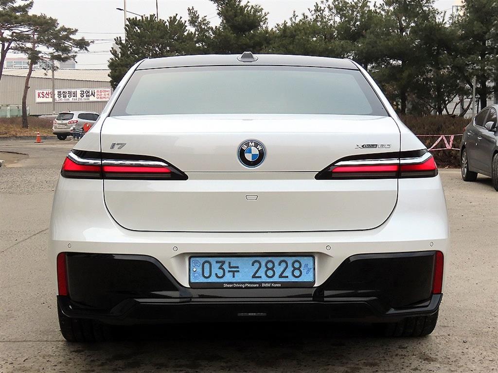 BMW i7 - Vista 4