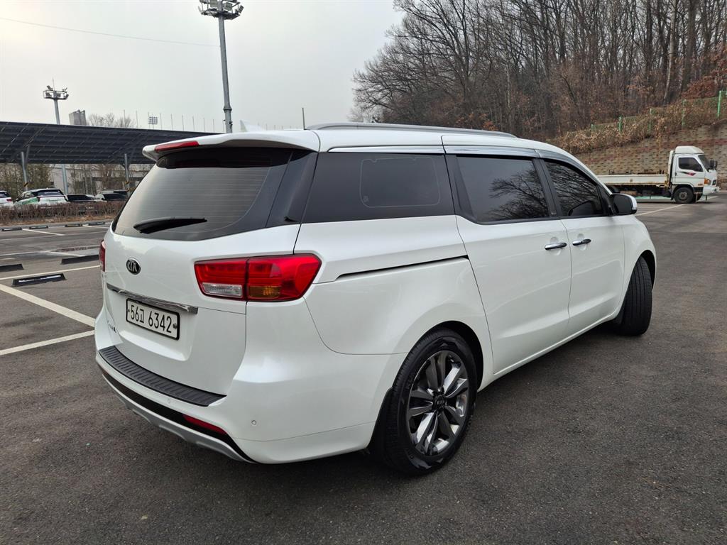 KIA Carnival - Vista 5
