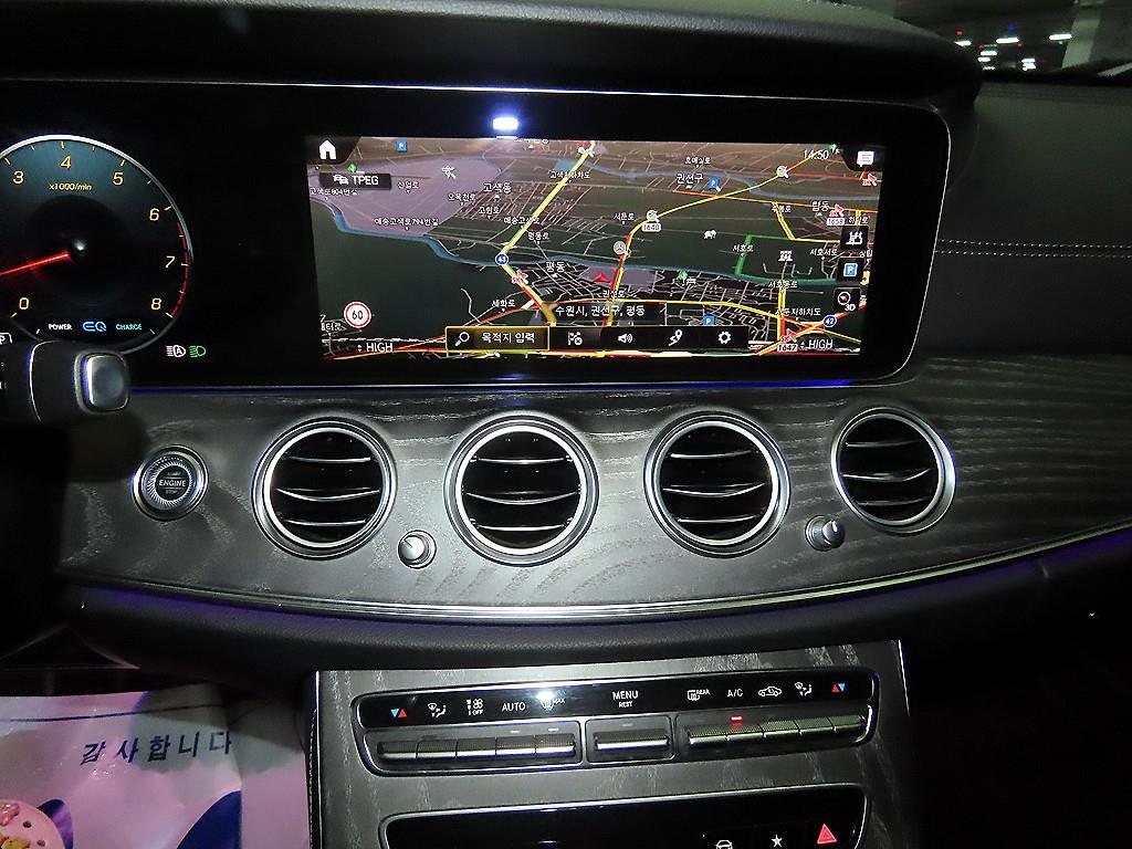 Mercedes Benz E class - Vista 11