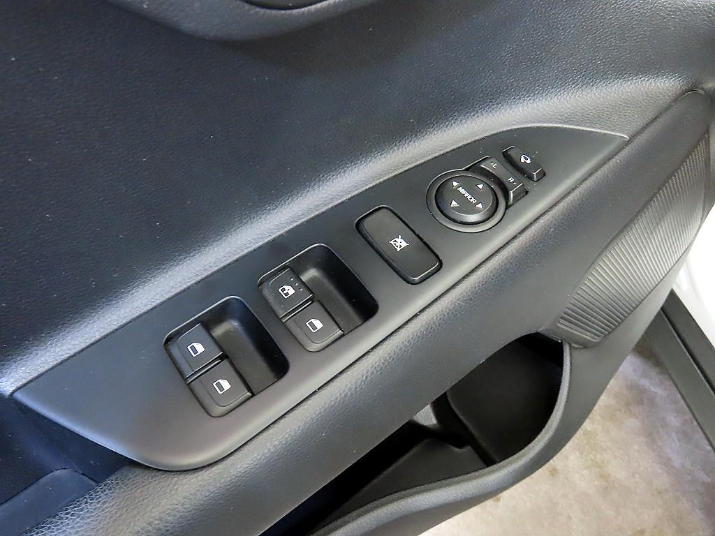 KIA Stonic 2018 Blanco - Importación desde Corea - HF Imports Iquique - Foto 13