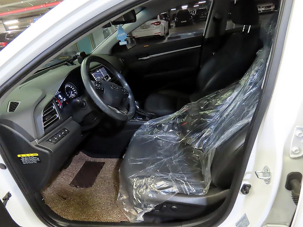 HYUNDAI Avante - Vista 6