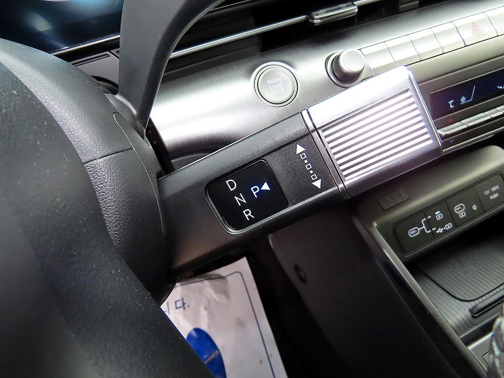 HYUNDAI Kona - Vista 10