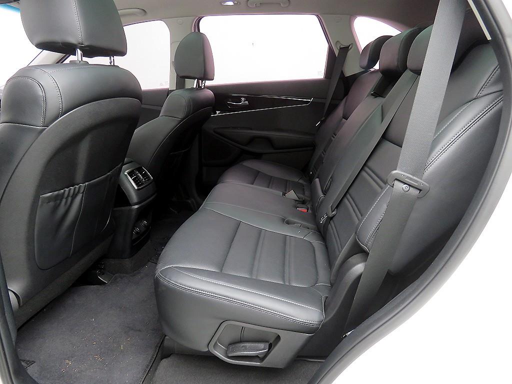 KIA Sorento - Vista 8
