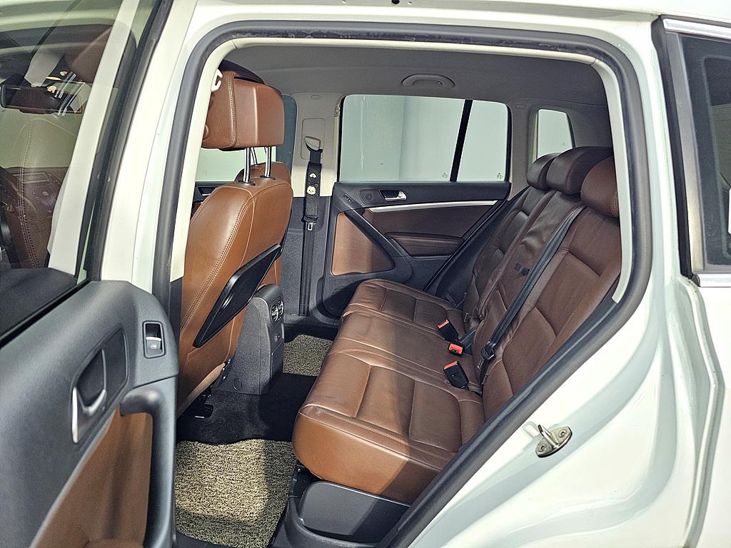 Volkswagen Tiguan - Vista 9