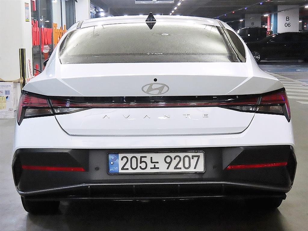 HYUNDAI Avante - Vista 5