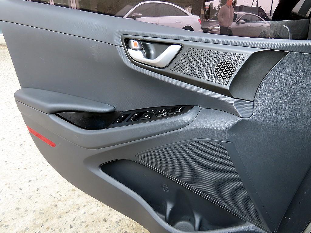 HYUNDAI Ioniq - Vista 11