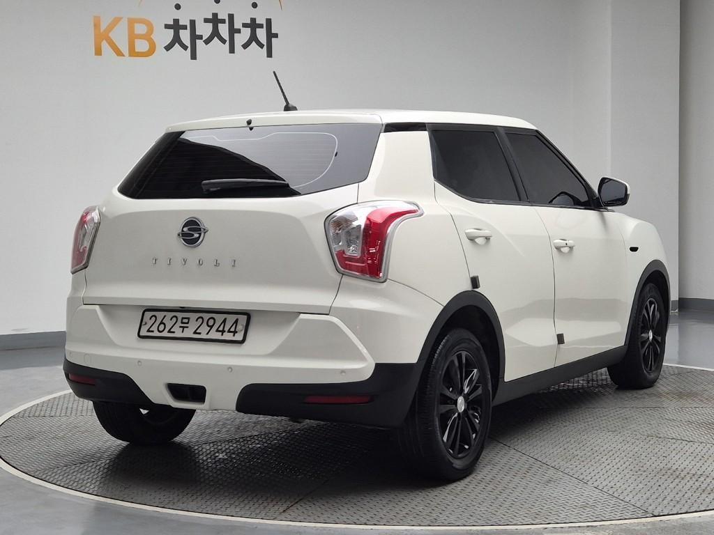 Ssangyong Tivoli - Vista 3