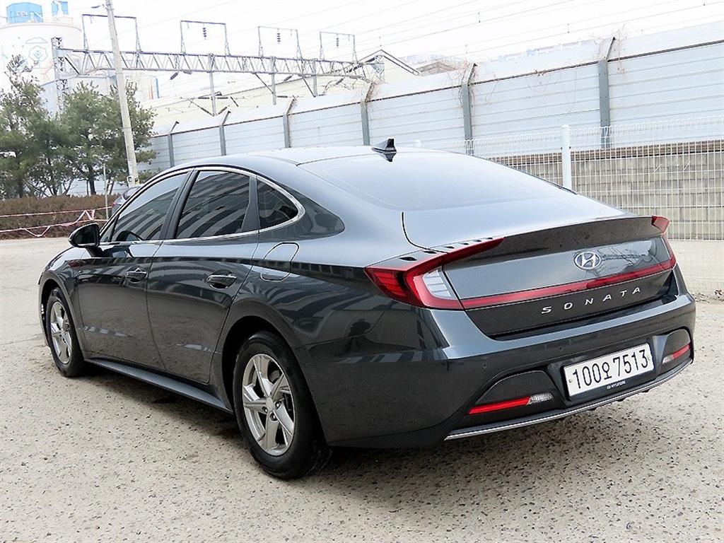 HYUNDAI Sonata - Vista 3