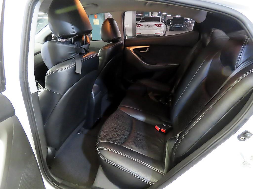 HYUNDAI Avante - Vista 6