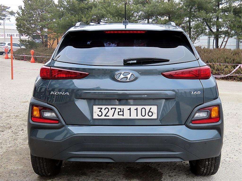 HYUNDAI Kona - Vista 4