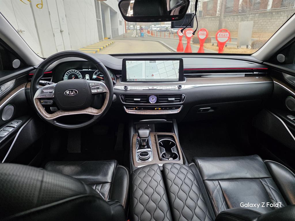 KIA K9 - Vista 9