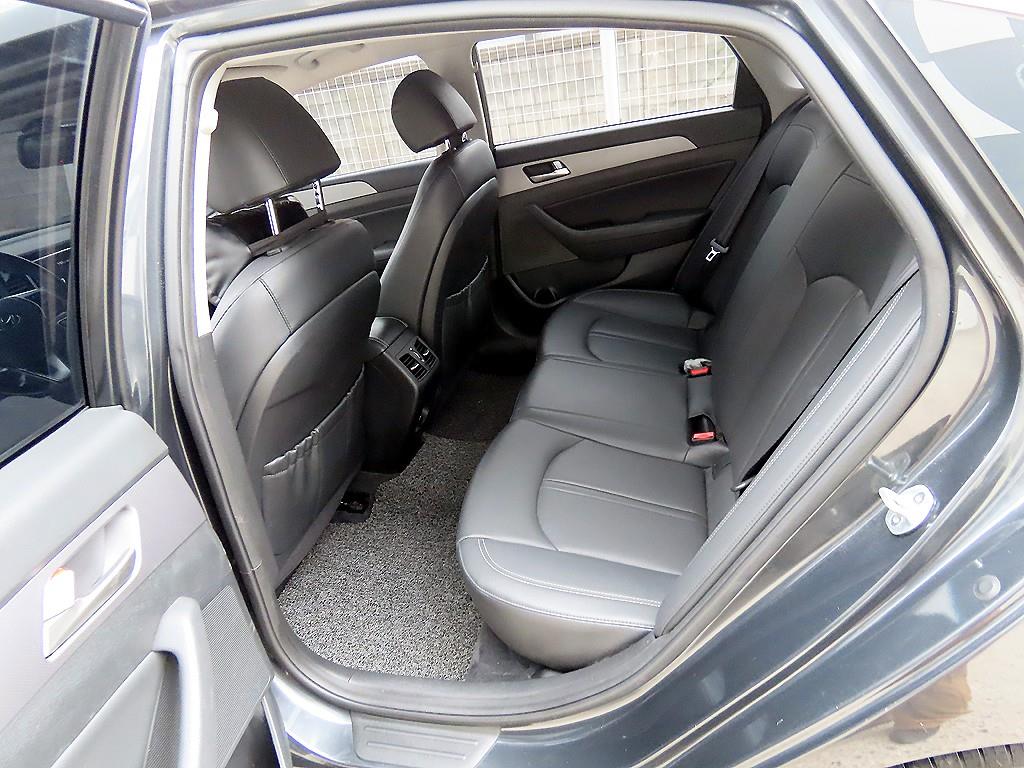 HYUNDAI Sonata - Vista 6