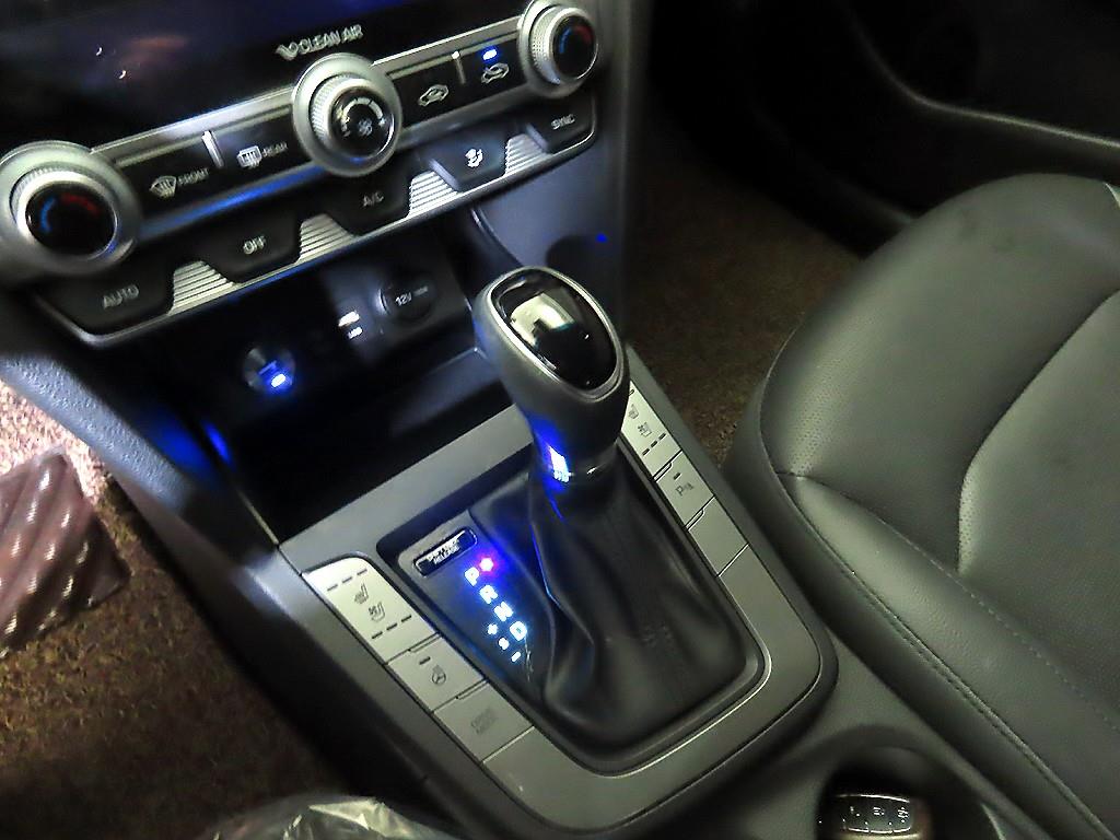 HYUNDAI Avante - Vista 12