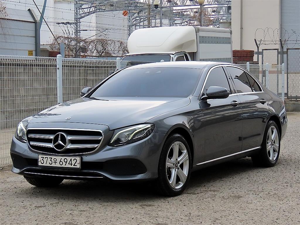Mercedes Benz E class - Vista 2