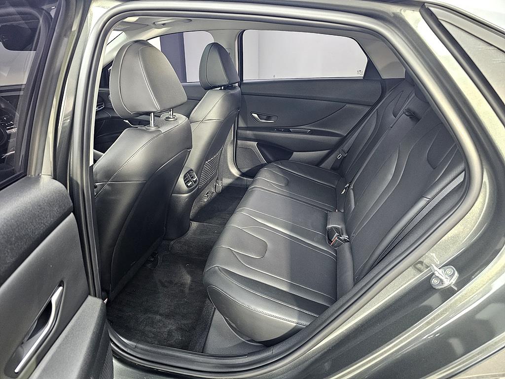 HYUNDAI Avante - Vista 8