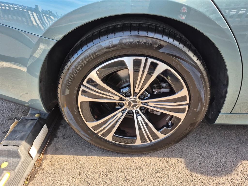 Mercedes Benz E class - Vista 6