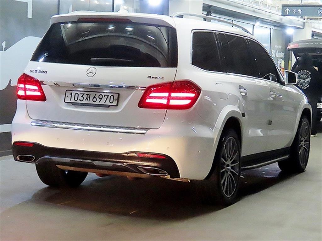 Mercedes Benz GLS Class - Vista 4