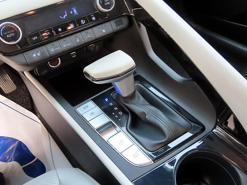 HYUNDAI Avante - Vista 10